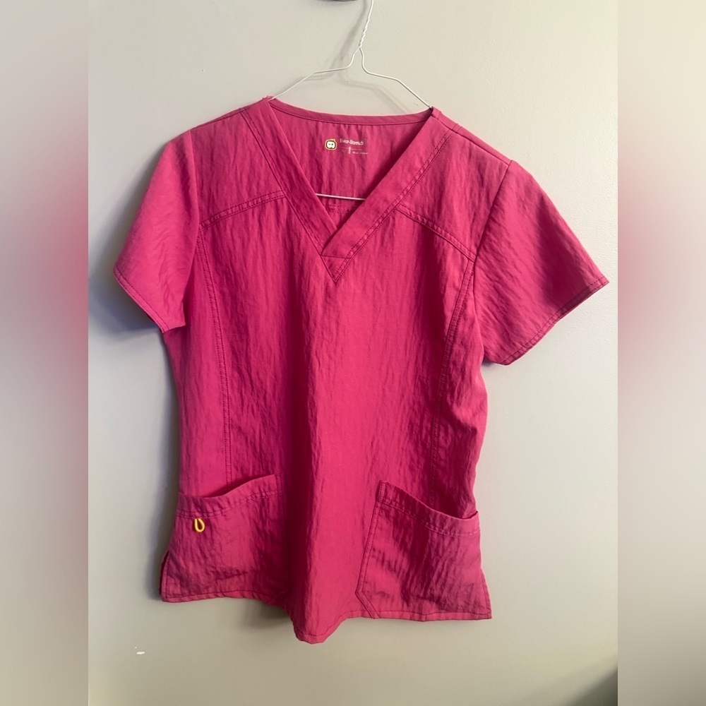 WonderWink Four-Stretch Scrub Top – Size M – Pink